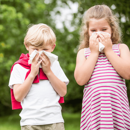 Enfants qui se mouchent