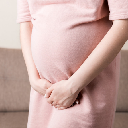 Une femme enceinte souffre d'une infection urinaire